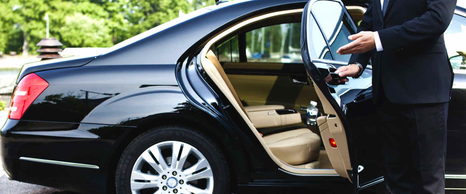Why Choose a Limousine Service for Your Transportation Needs?